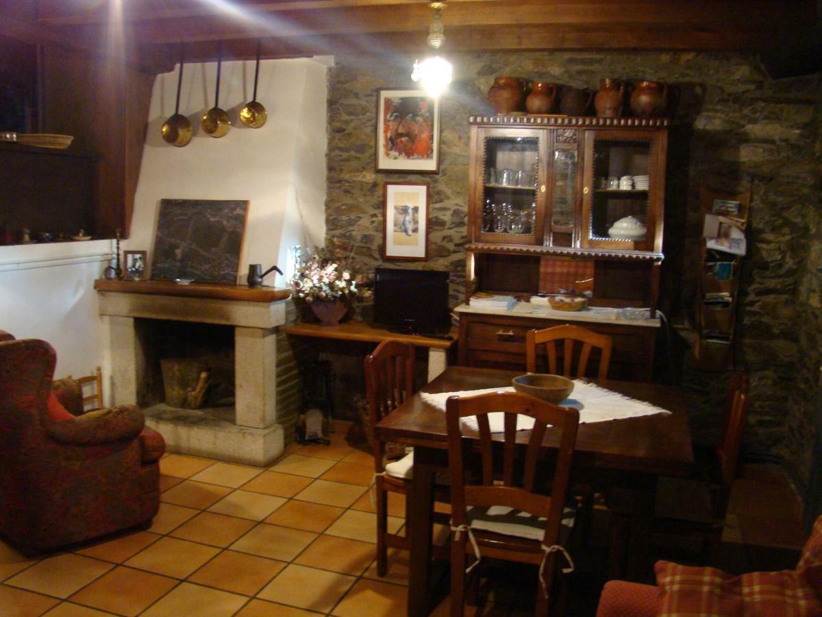 Gasthaus Casa Dos Pedrouzos Doncos Exterior foto